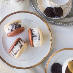 Cookies and Cream Ice Cream Macaron